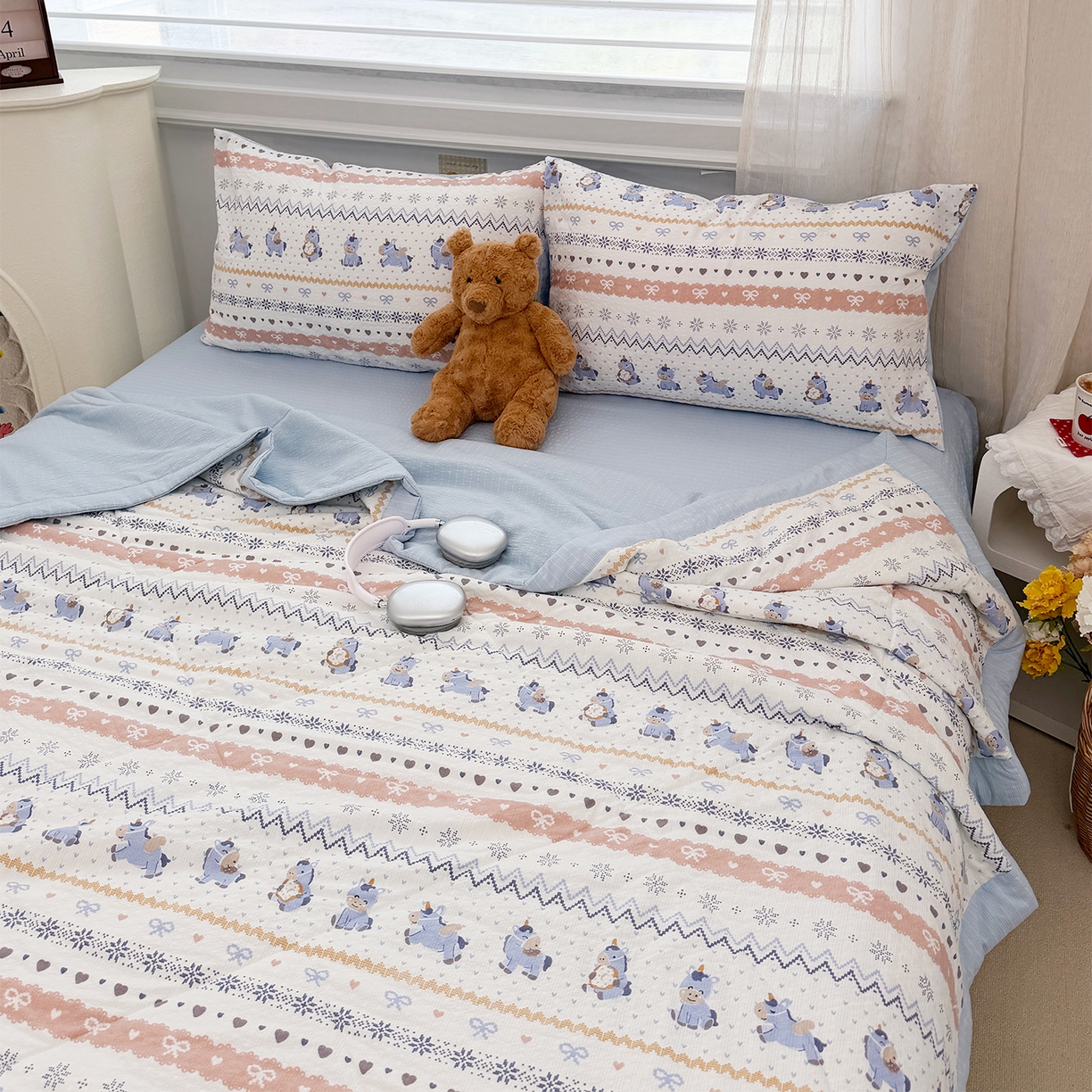 91家纺网 家纺一手货源 找家纺 娜朵家纺 2026新款A类泡芙双层纱大豆夏被夏凉被空调被四件套 小马哒哒