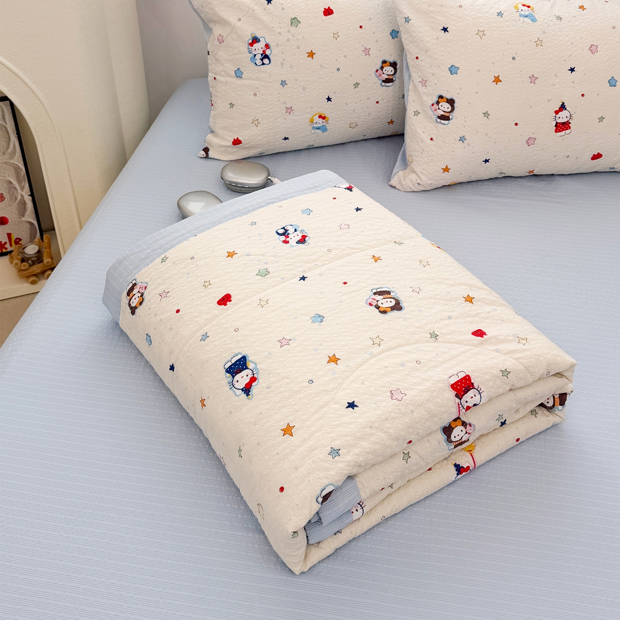 91家纺网 家纺一手货源 找家纺 娜朵家纺 2026新款A类泡芙双层纱大豆夏被夏凉被空调被四件套 星际小喵