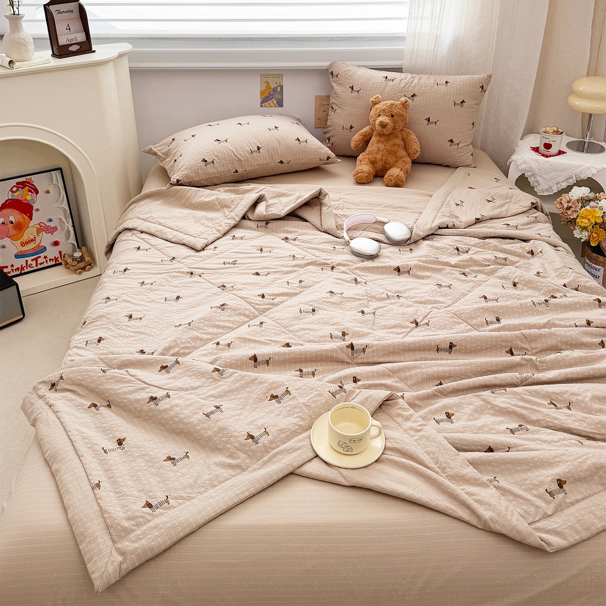 91家纺网 家纺一手货源 找家纺 娜朵家纺 2026新款A类泡芙双层纱大豆夏被夏凉被空调被四件套 线条小狗