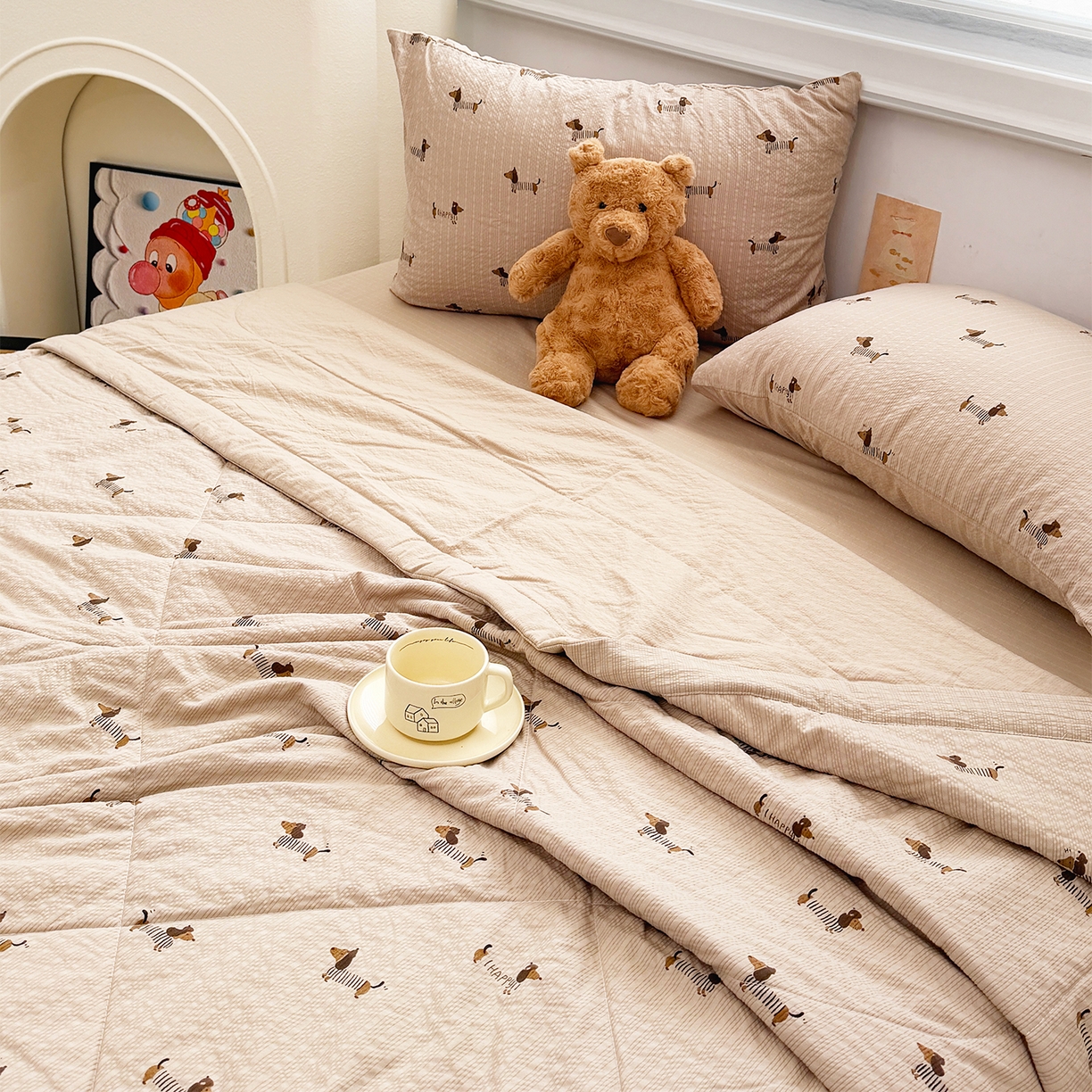 91家纺网 家纺一手货源 找家纺 娜朵家纺 2026新款A类泡芙双层纱大豆夏被夏凉被空调被四件套 线条小狗