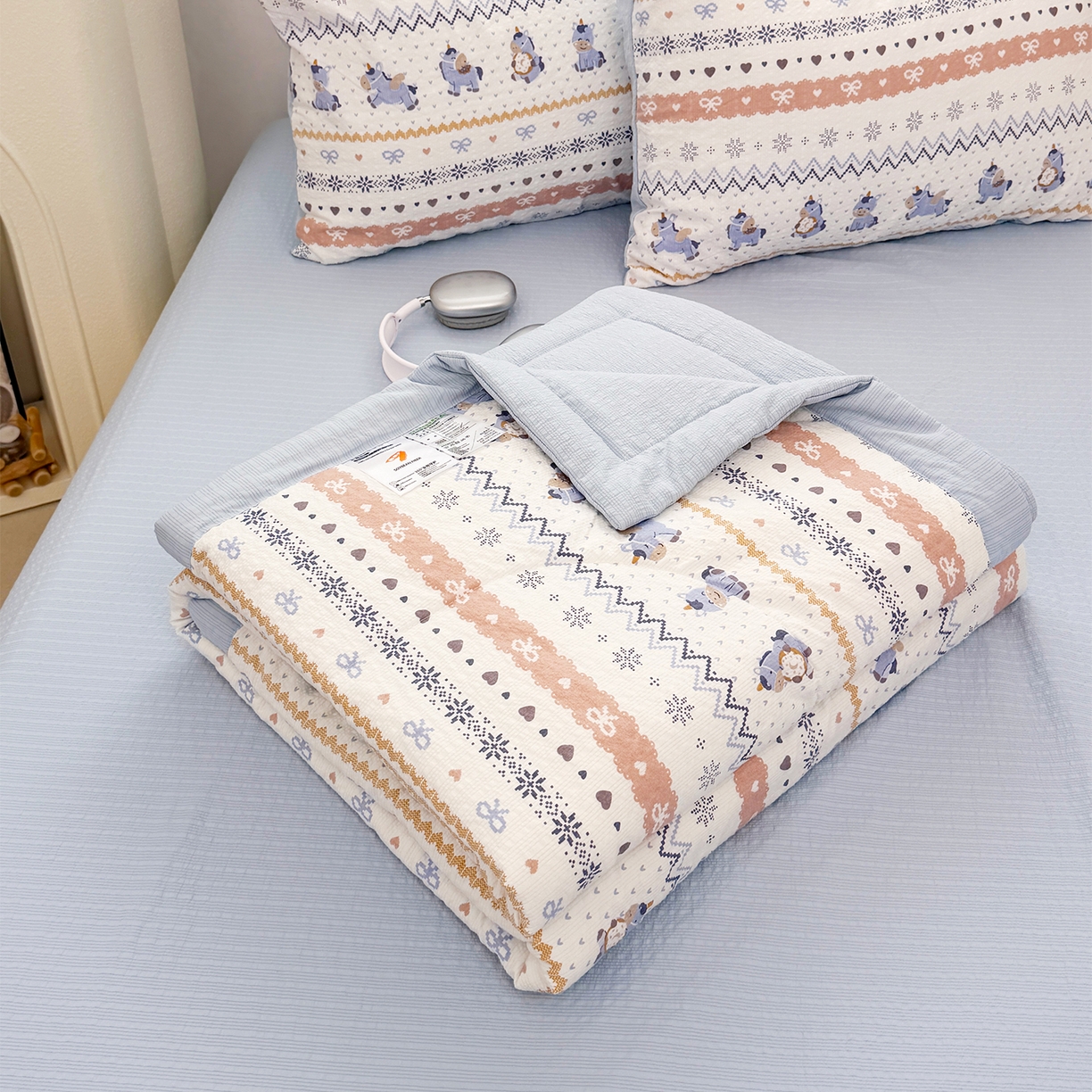 91家纺网 家纺一手货源 找家纺 娜朵家纺 2026新款A类泡芙双层纱大豆夏被夏凉被空调被四件套 小马哒哒