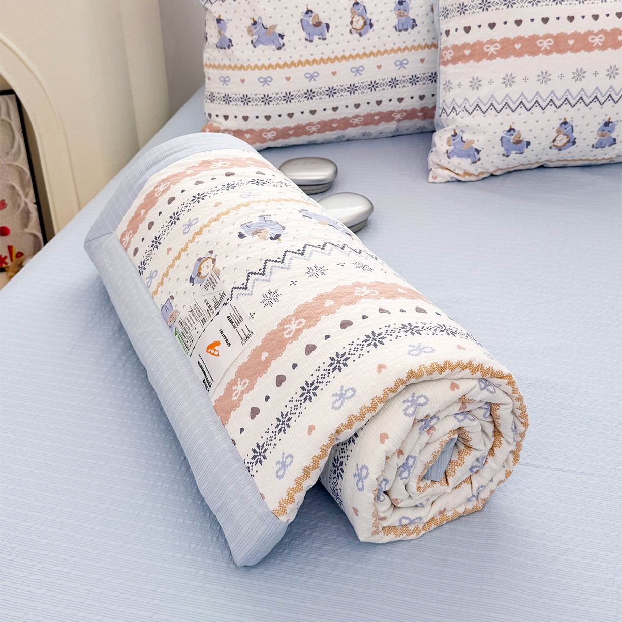 91家纺网 家纺一手货源 找家纺 娜朵家纺 2026新款A类泡芙双层纱大豆夏被夏凉被空调被四件套 小马哒哒