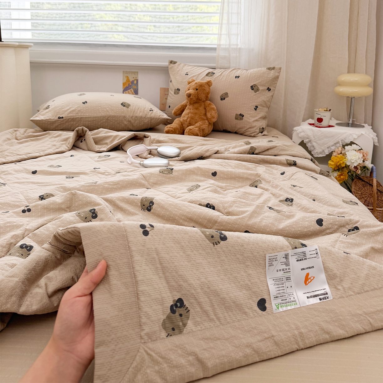 91家纺网 家纺一手货源 找家纺 娜朵家纺 2026新款A类泡芙双层纱大豆夏被夏凉被空调被四件套 黑脸小猫