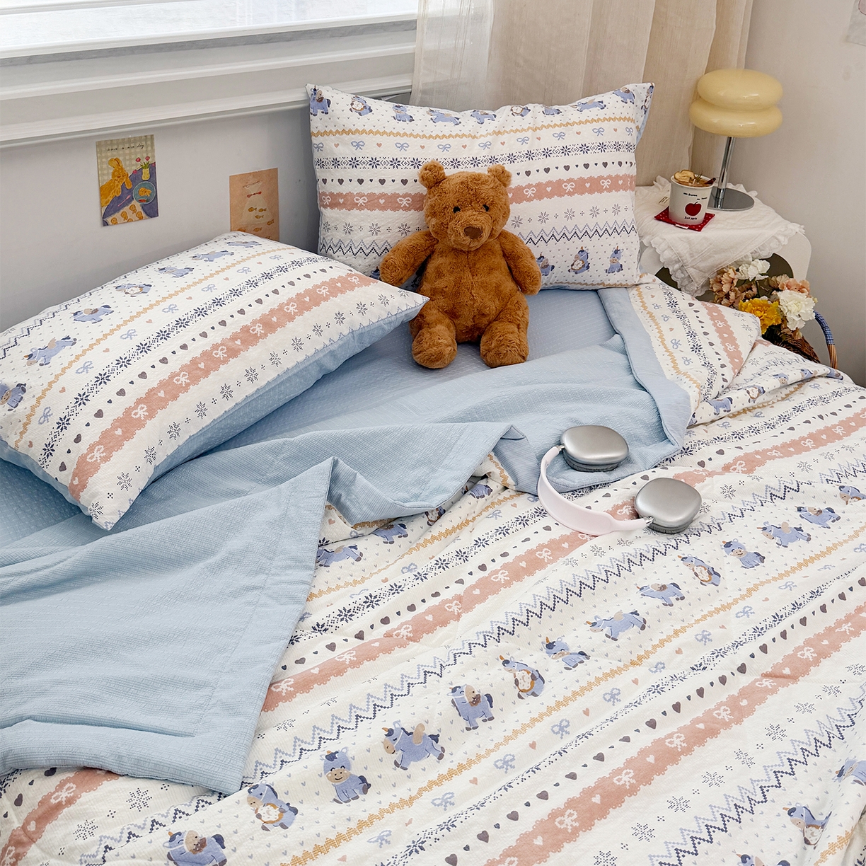 91家纺网 家纺一手货源 找家纺 娜朵家纺 2026新款A类泡芙双层纱大豆夏被夏凉被空调被四件套 小马哒哒