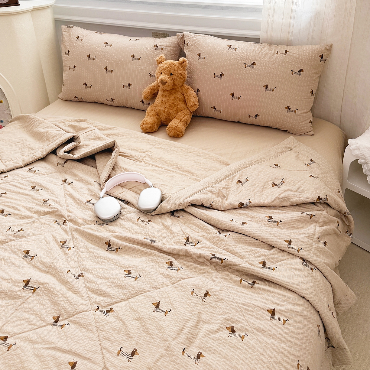 91家纺网 家纺一手货源 找家纺 娜朵家纺 2026新款A类泡芙双层纱大豆夏被夏凉被空调被四件套 线条小狗