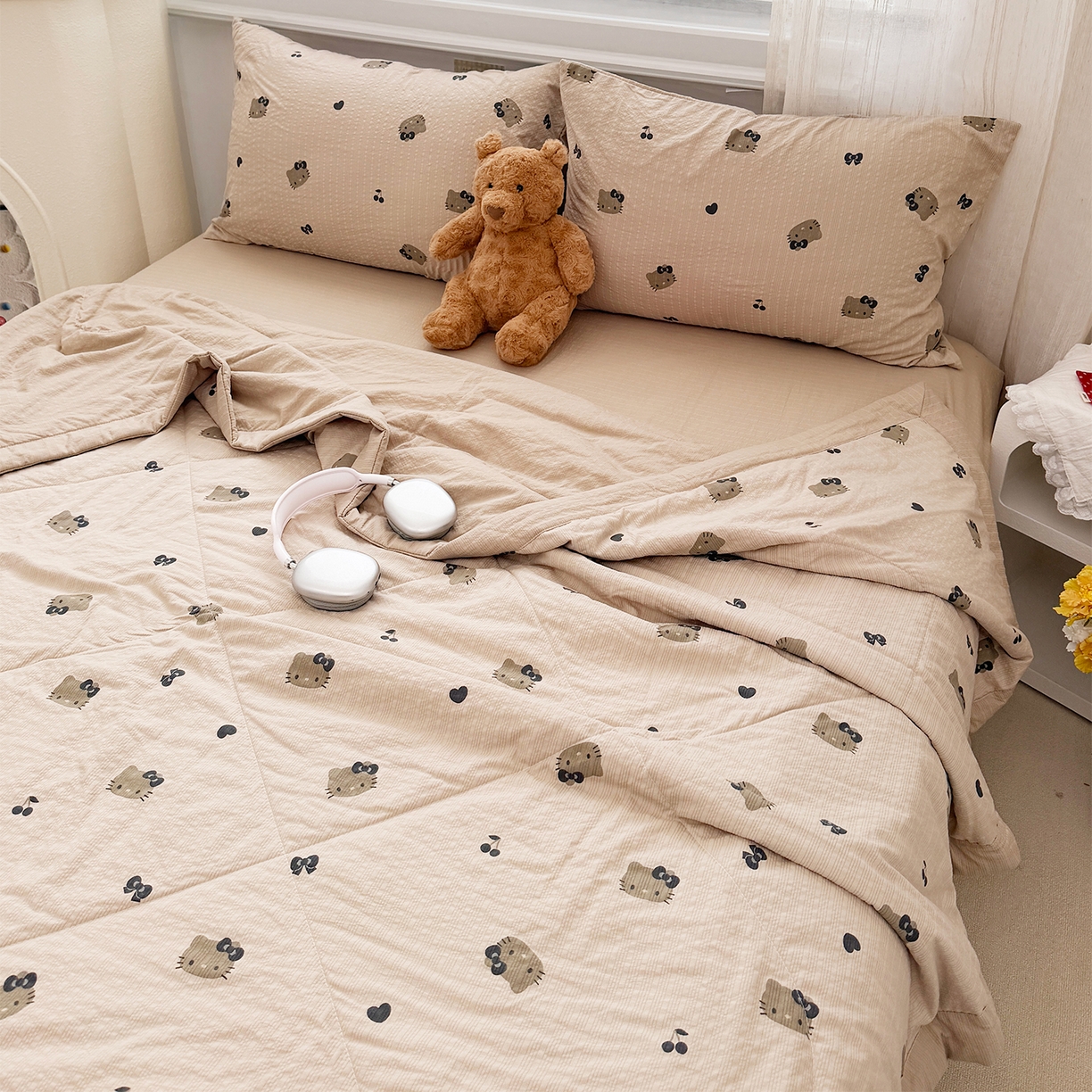 91家纺网 家纺一手货源 找家纺 娜朵家纺 2026新款A类泡芙双层纱大豆夏被夏凉被空调被四件套 黑脸小猫