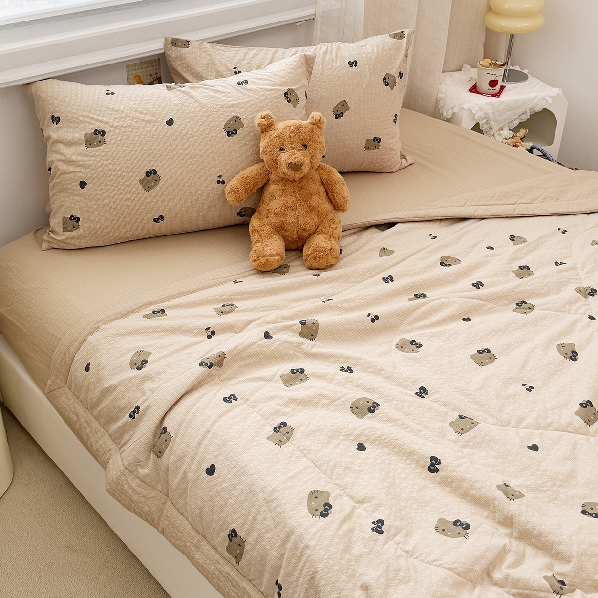 91家纺网 家纺一手货源 找家纺 娜朵家纺 2026新款A类泡芙双层纱大豆夏被夏凉被空调被四件套 黑脸小猫