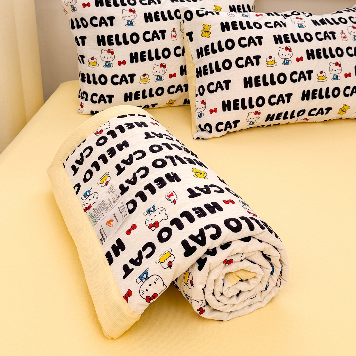 91家纺网 家纺一手货源 找家纺 娜朵家纺 2026新款A类泡芙双层纱大豆夏被夏凉被空调被四件套 hello小猫