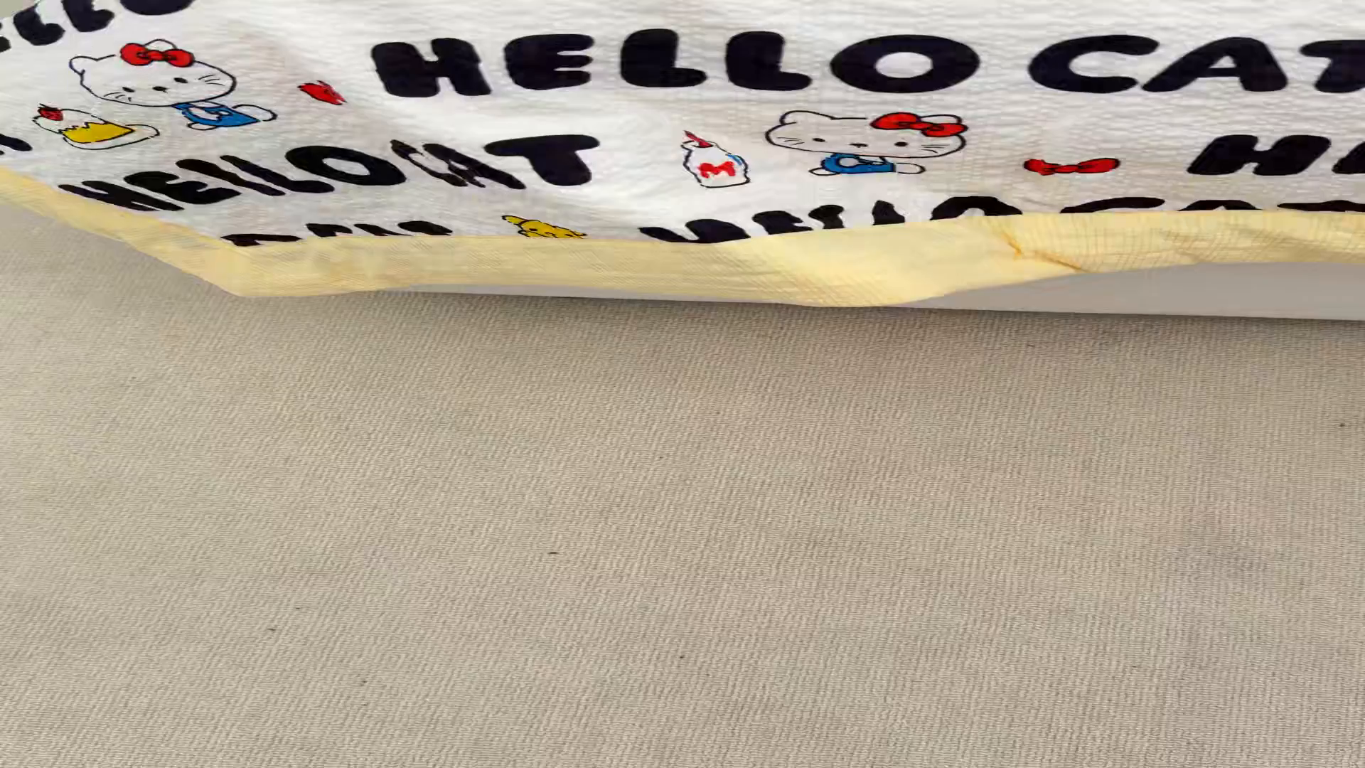 91家纺网 家纺一手货源 找家纺 娜朵家纺 2026新款A类泡芙双层纱大豆夏被夏凉被空调被四件套 hello小猫