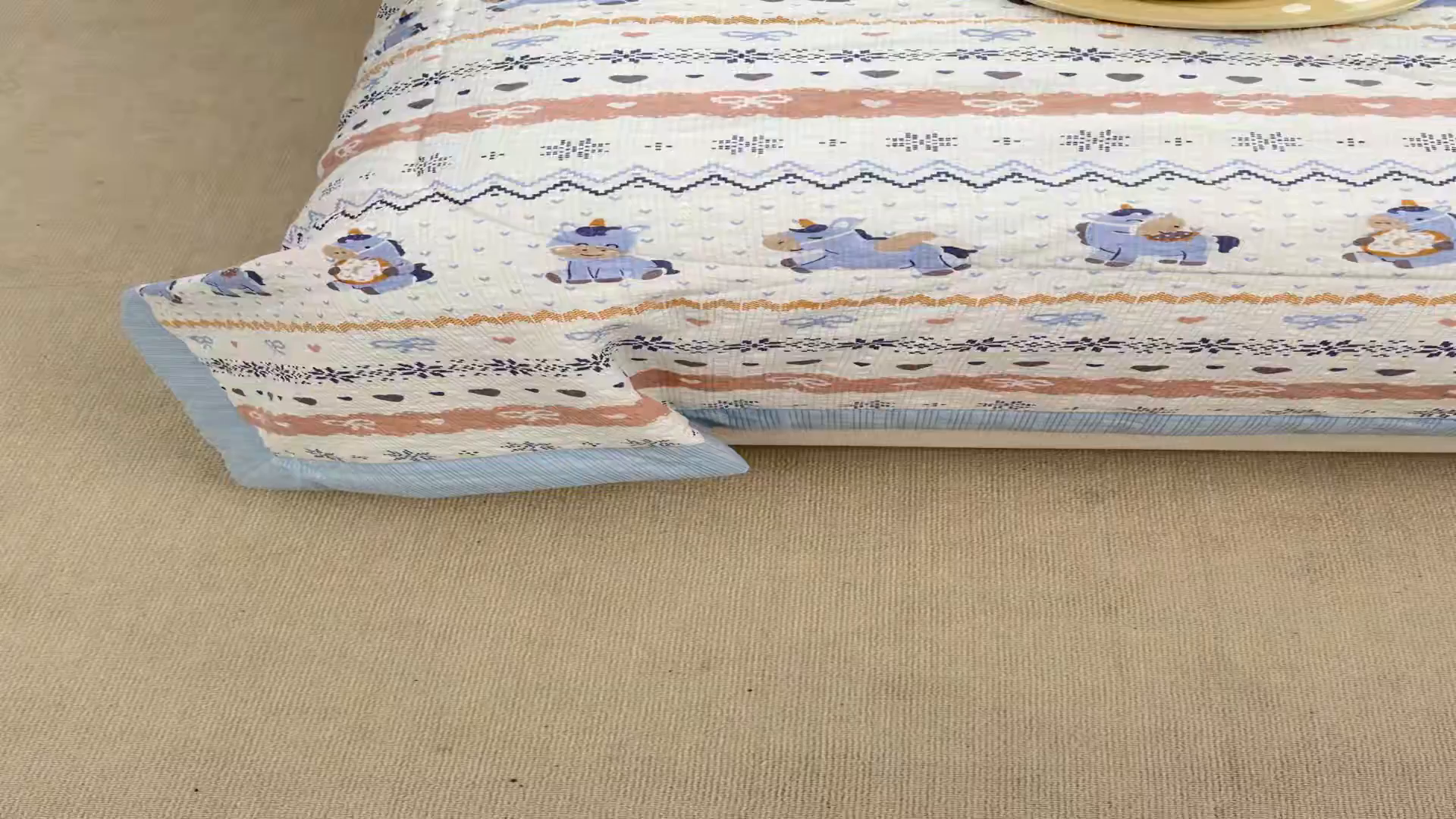 91家纺网 家纺一手货源 找家纺 娜朵家纺 2026新款A类泡芙双层纱大豆夏被夏凉被空调被四件套 小马哒哒