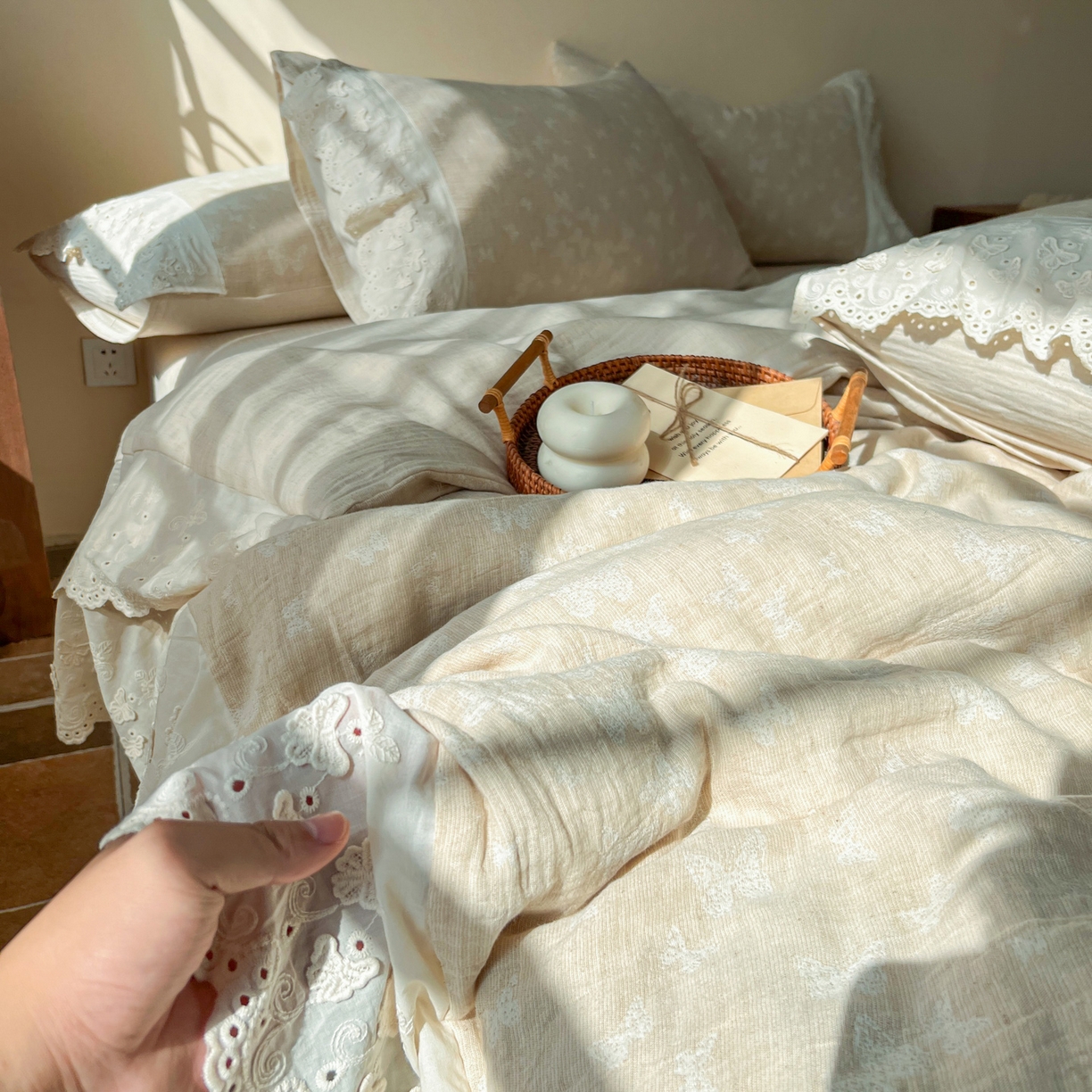 91家纺网 家纺一手货源 找家纺 梵克保罗 2026新款棉麻提花四件套（花边款） 蝶寻芳