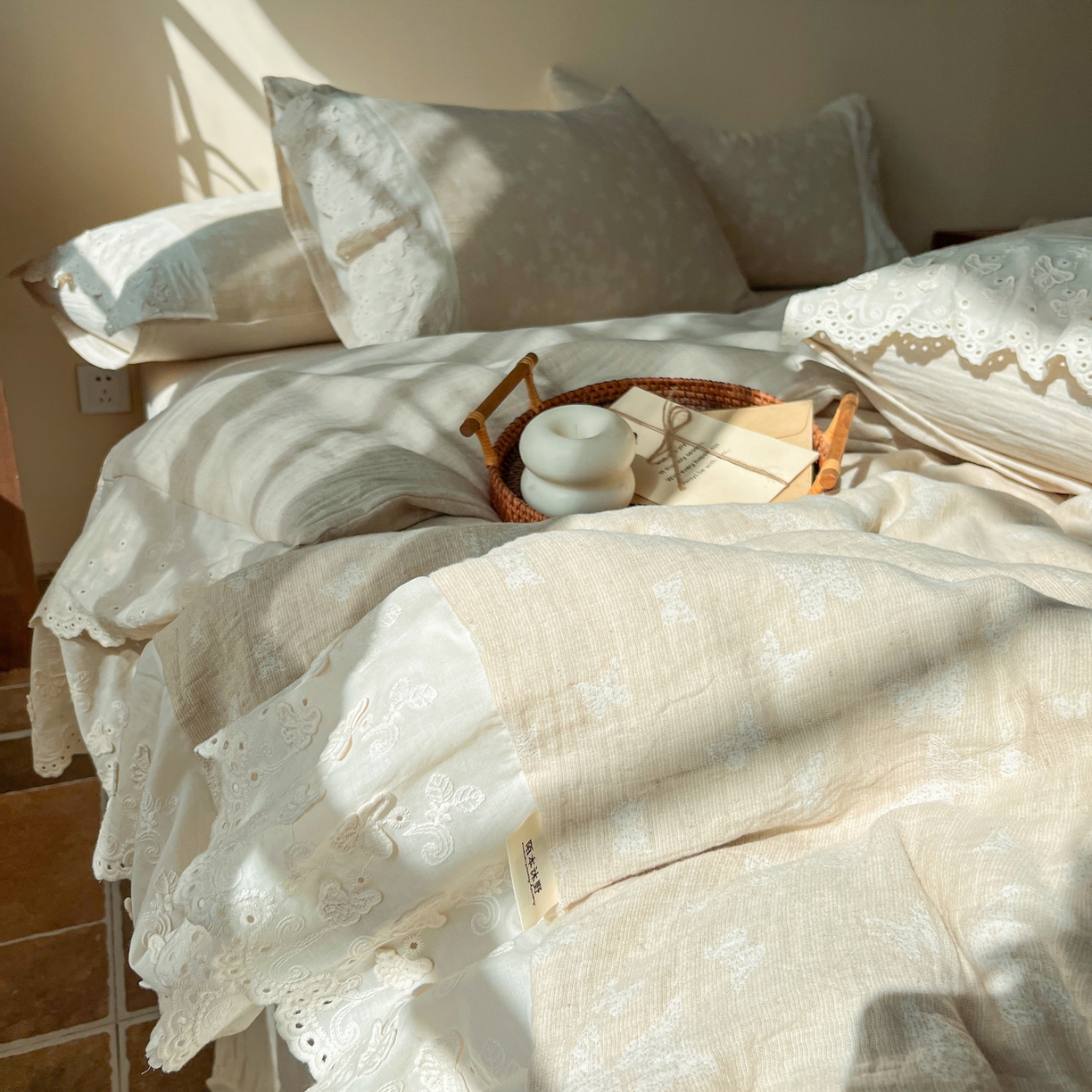 91家纺网 家纺一手货源 找家纺 梵克保罗 2026新款棉麻提花四件套（花边款） 蝶寻芳