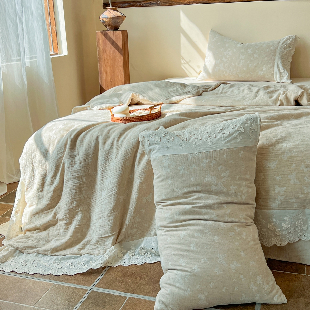 91家纺网 家纺一手货源 找家纺 梵克保罗 2026新款棉麻提花四件套（花边款） 蝶寻芳