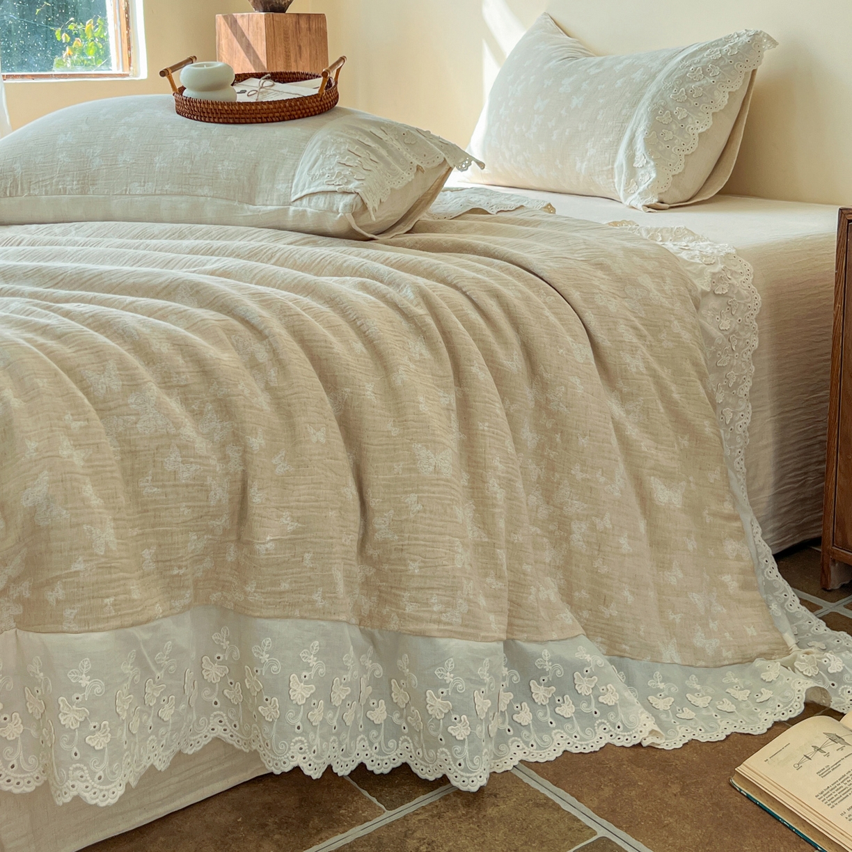 91家纺网 家纺一手货源 找家纺 梵克保罗 2026新款棉麻提花四件套（花边款） 蝶寻芳