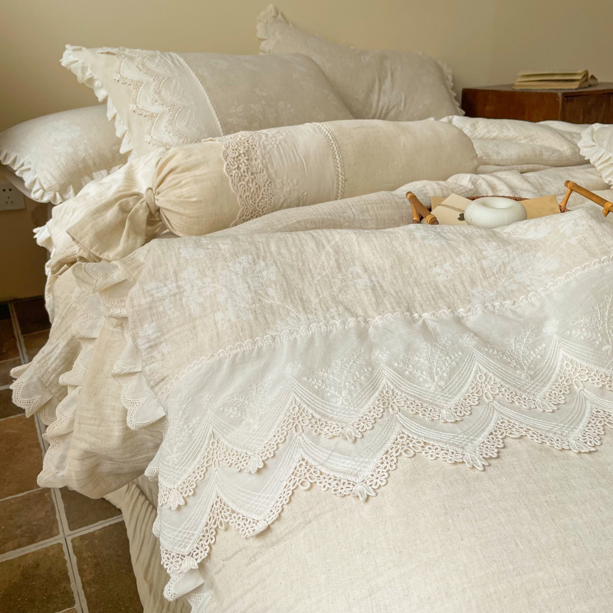 91家纺网 家纺一手货源 找家纺 梵克保罗 2026新款棉麻提花四件套（花边款） 花影序