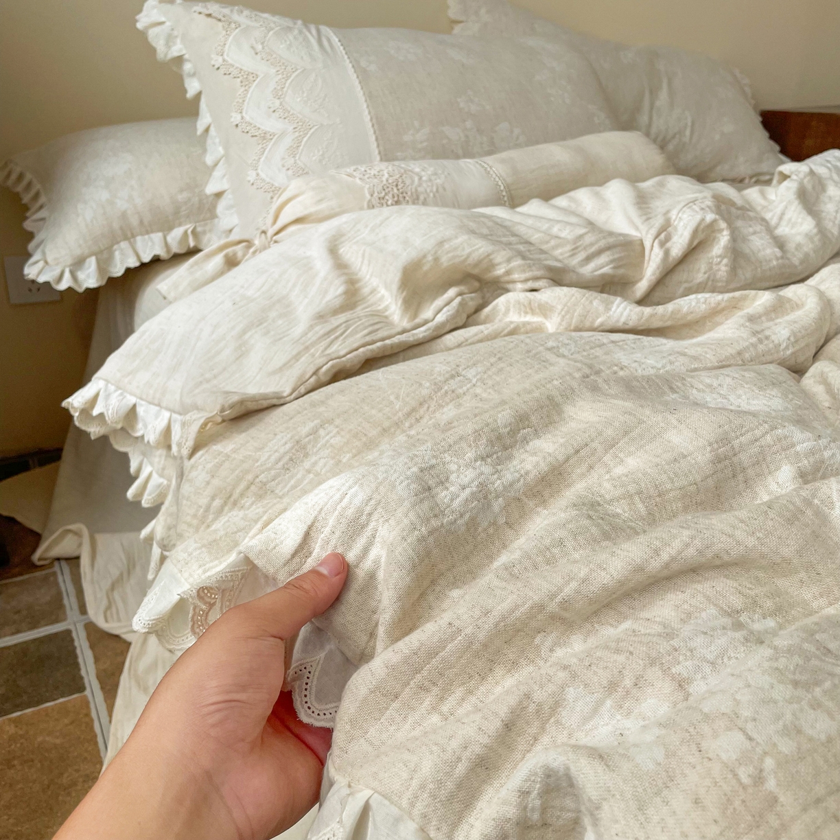 91家纺网 家纺一手货源 找家纺 梵克保罗 2026新款棉麻提花四件套（花边款） 花影序