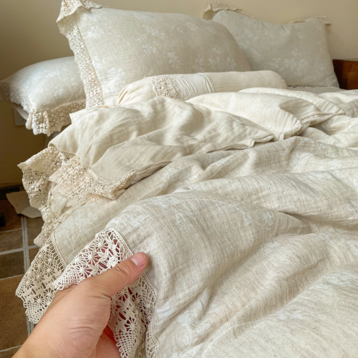 91家纺网 家纺一手货源 找家纺 梵克保罗 2026新款棉麻提花四件套（花边款） 晚风叙