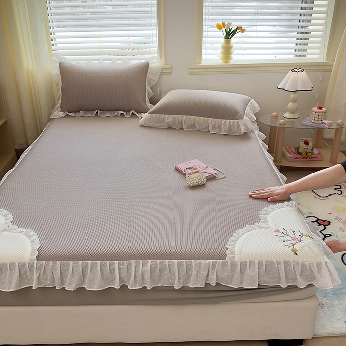 91家纺网 家纺一手货源 找家纺 （总）好儿喜家纺 2026新款凉席床笠冰丝席凉感豆豆席花边PE乙纶软凉席床笠凉席-春意浓