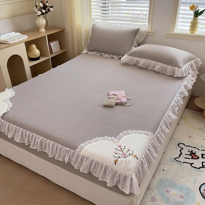 91家纺网 家纺一手货源 找家纺 （总）好儿喜家纺 2026新款凉席床笠冰丝席凉感豆豆席花边PE乙纶软凉席床笠凉席-春意浓