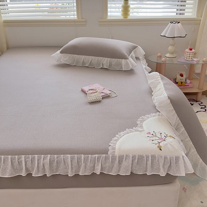 91家纺网 家纺一手货源 找家纺 （总）好儿喜家纺 2026新款凉席床笠冰丝席凉感豆豆席花边PE乙纶软凉席床笠凉席-春意浓