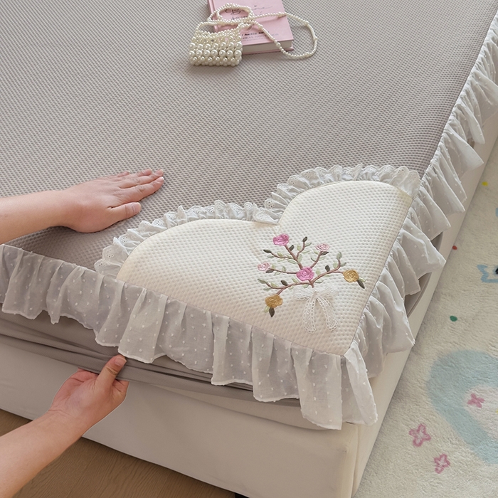 91家纺网 家纺一手货源 找家纺 （总）好儿喜家纺 2026新款凉席床笠冰丝席凉感豆豆席花边PE乙纶软凉席床笠凉席-春意浓