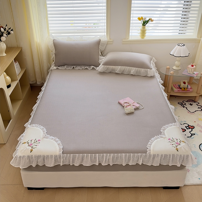 91家纺网 家纺一手货源 找家纺 （总）好儿喜家纺 2026新款凉席床笠冰丝席凉感豆豆席花边PE乙纶软凉席床笠凉席-春意浓