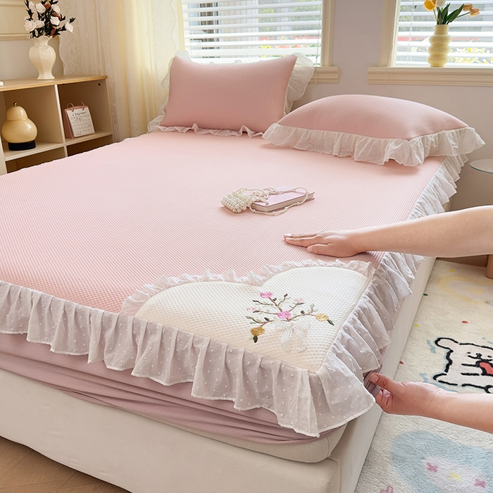 91家纺网 家纺一手货源 找家纺 （总）好儿喜家纺 2026新款凉席床笠冰丝席凉感豆豆席花边PE乙纶软凉席床笠凉席-春意浓