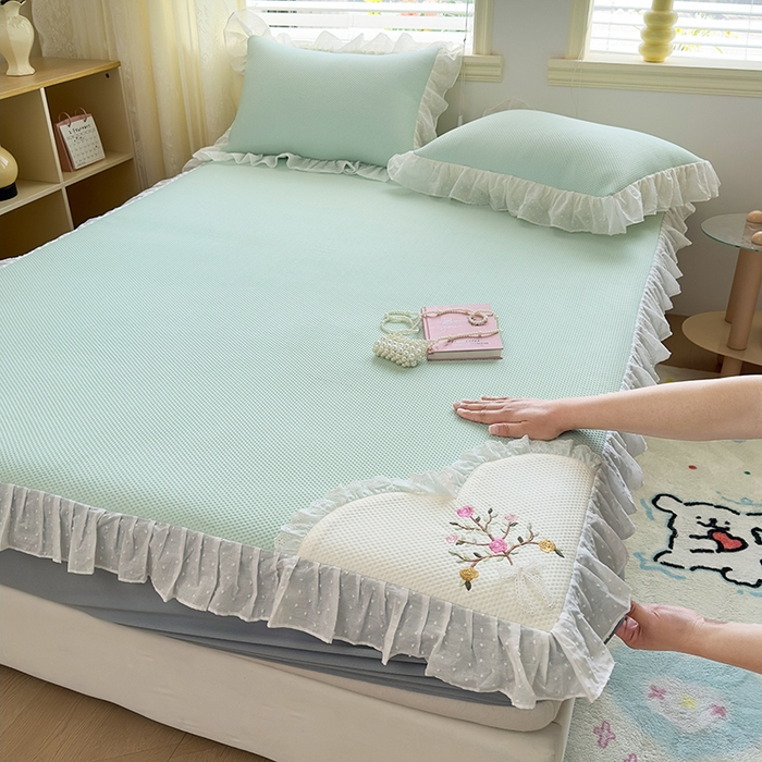 91家纺网 家纺一手货源 找家纺 （总）好儿喜家纺 2026新款凉席床笠冰丝席凉感豆豆席花边PE乙纶软凉席床笠凉席-春意浓