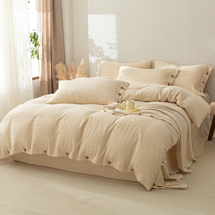 91家纺网 家纺一手货源 找家纺 梵克保罗 2026新款A类亲肤舒适棉麻纽扣款四件套 日光米柔