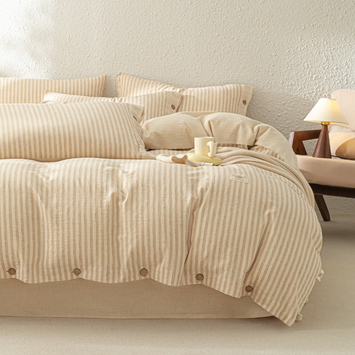 91家纺网 家纺一手货源 找家纺 梵克保罗 2026新款A类亲肤舒适棉麻纽扣款四件套 麦浪浅条