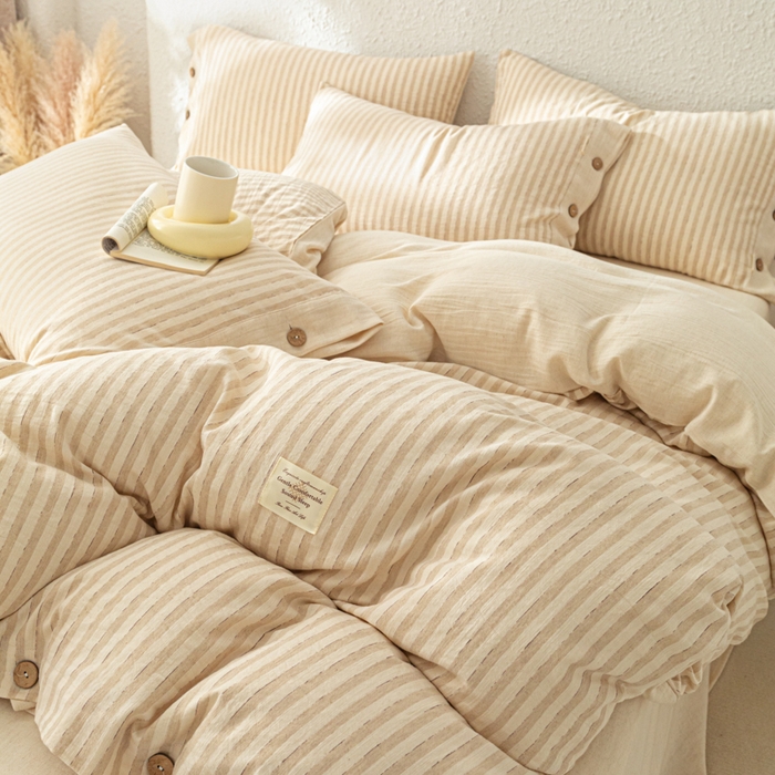 91家纺网 家纺一手货源 找家纺 梵克保罗 2026新款A类亲肤舒适棉麻纽扣款四件套 麦浪浅条