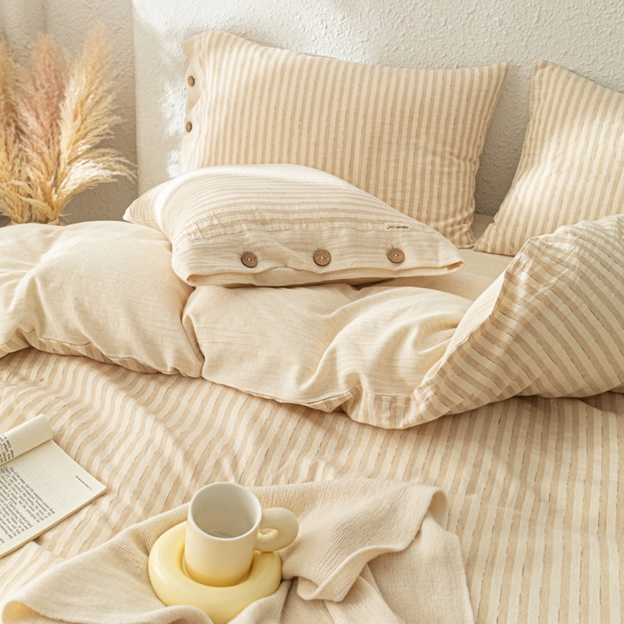 91家纺网 家纺一手货源 找家纺 梵克保罗 2026新款A类亲肤舒适棉麻纽扣款四件套 麦浪浅条