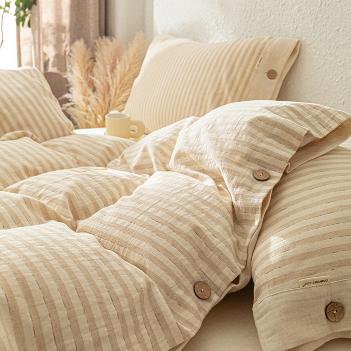 91家纺网 家纺一手货源 找家纺 梵克保罗 2026新款A类亲肤舒适棉麻纽扣款四件套 麦浪浅条