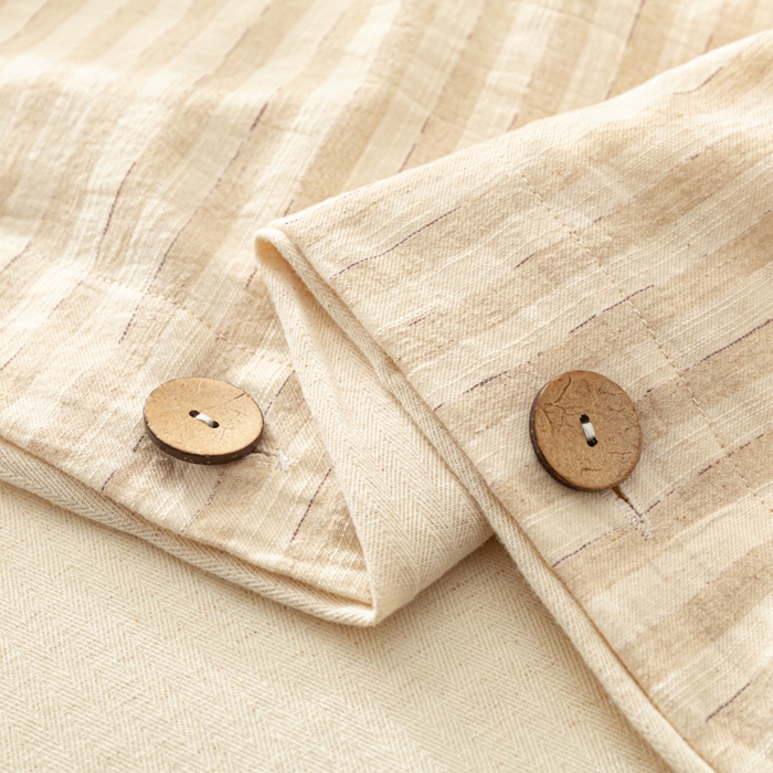 91家纺网 家纺一手货源 找家纺 梵克保罗 2026新款A类亲肤舒适棉麻纽扣款四件套 麦浪浅条