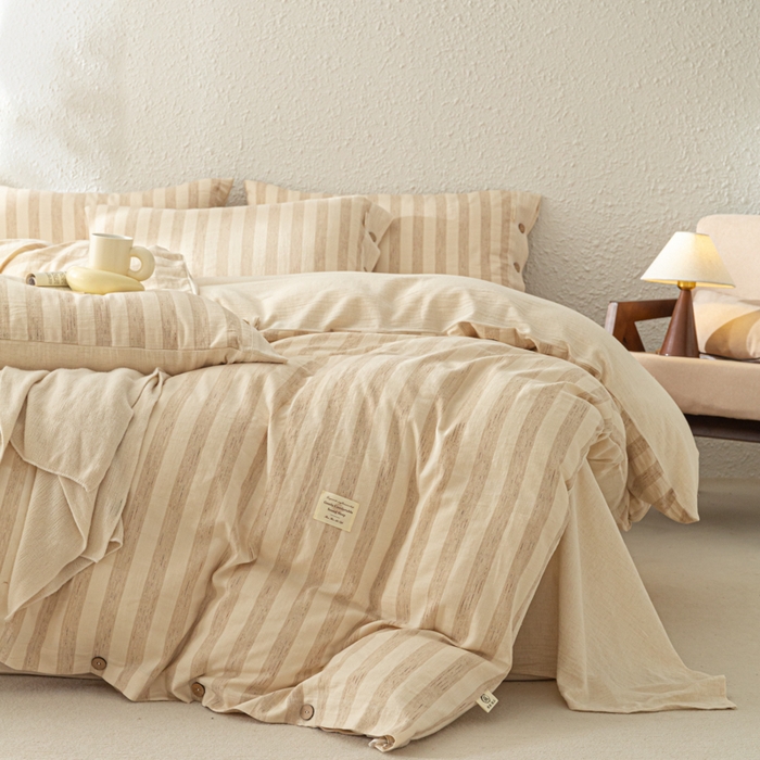 91家纺网 家纺一手货源 找家纺 梵克保罗 2026新款A类亲肤舒适棉麻纽扣款四件套 空谷宽纹