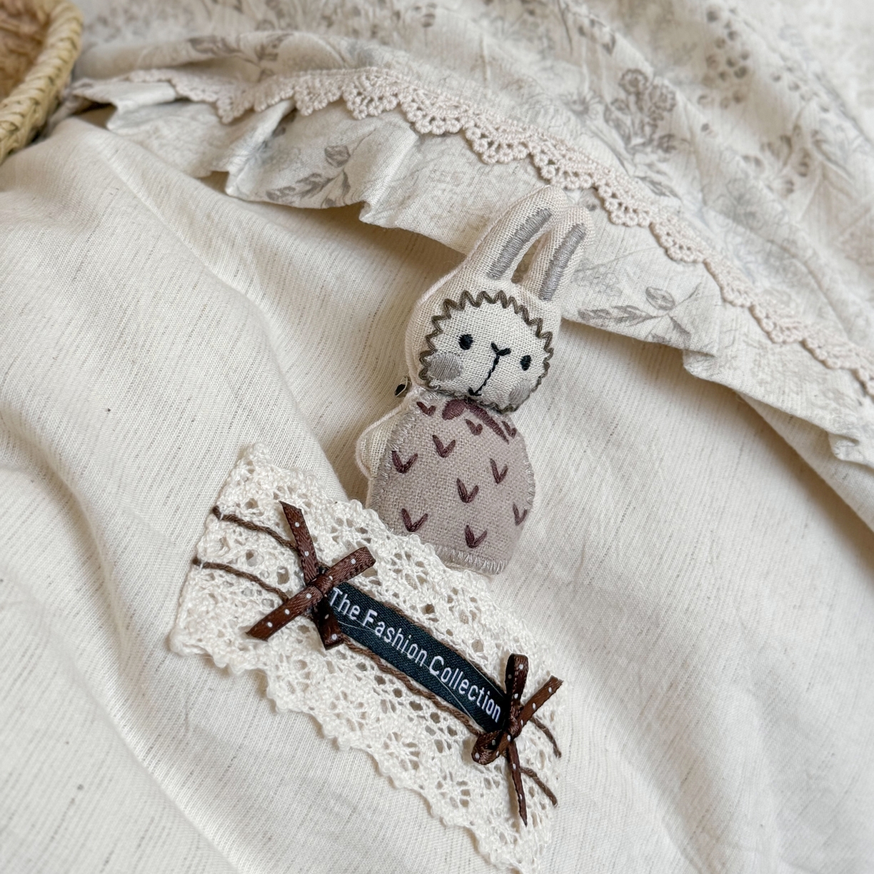 91家纺网 家纺一手货源 找家纺 （总）艾唯希家纺 2026新款A类棉麻小碎花工艺四件套亚麻床盖床笠床单（控价）-可可兔系列