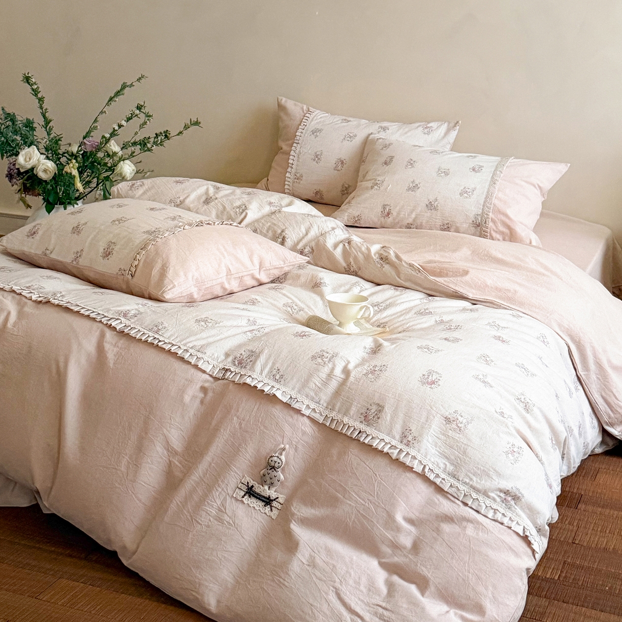 91家纺网 家纺一手货源 找家纺 （总）艾唯希家纺 2026新款A类棉麻小碎花工艺四件套亚麻床盖床笠床单（控价）-可可兔系列