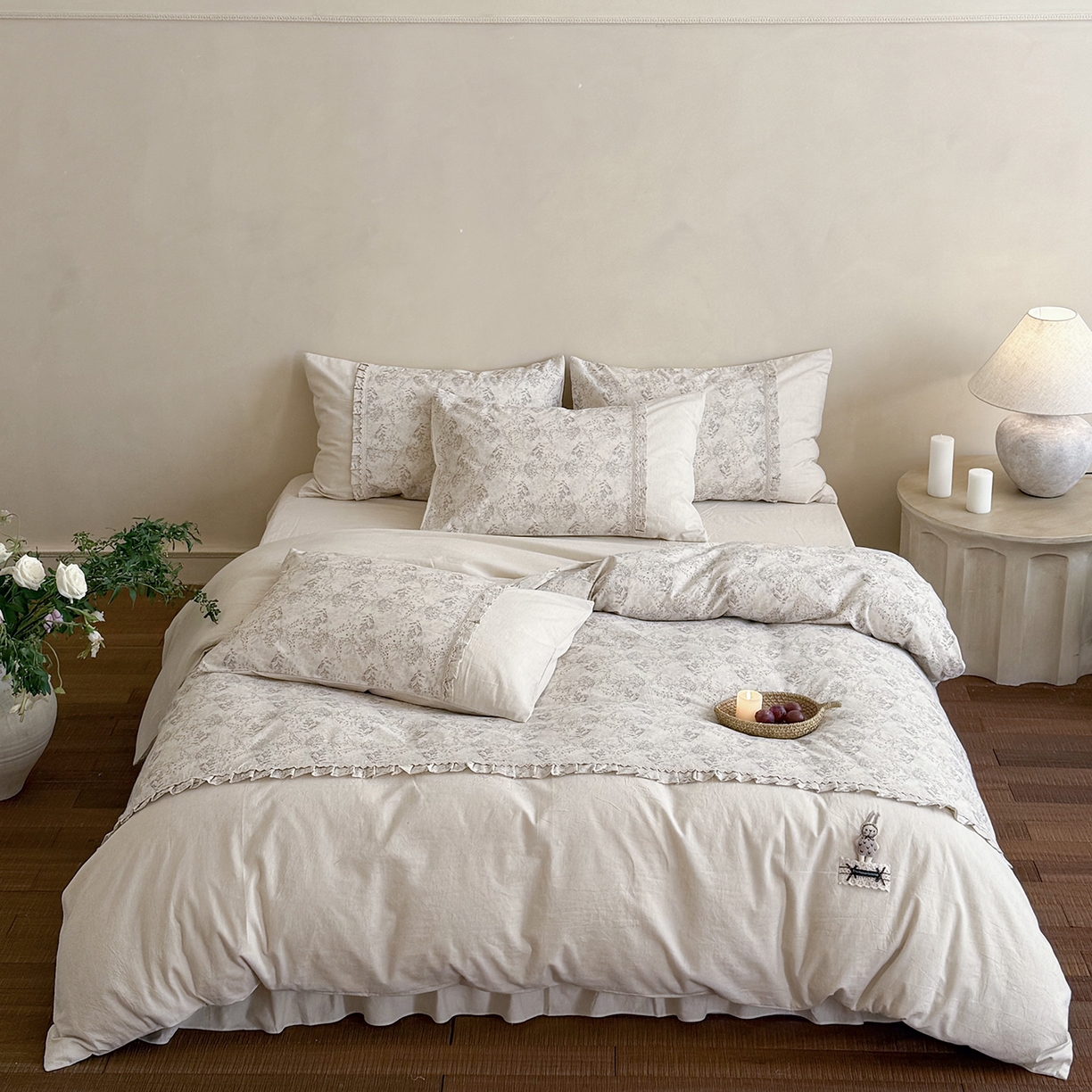 91家纺网 家纺一手货源 找家纺 艾唯希家纺 2026新款A类棉麻小碎花工艺四件套亚麻（控价品）-可可兔系列 可可兔-千幻梦