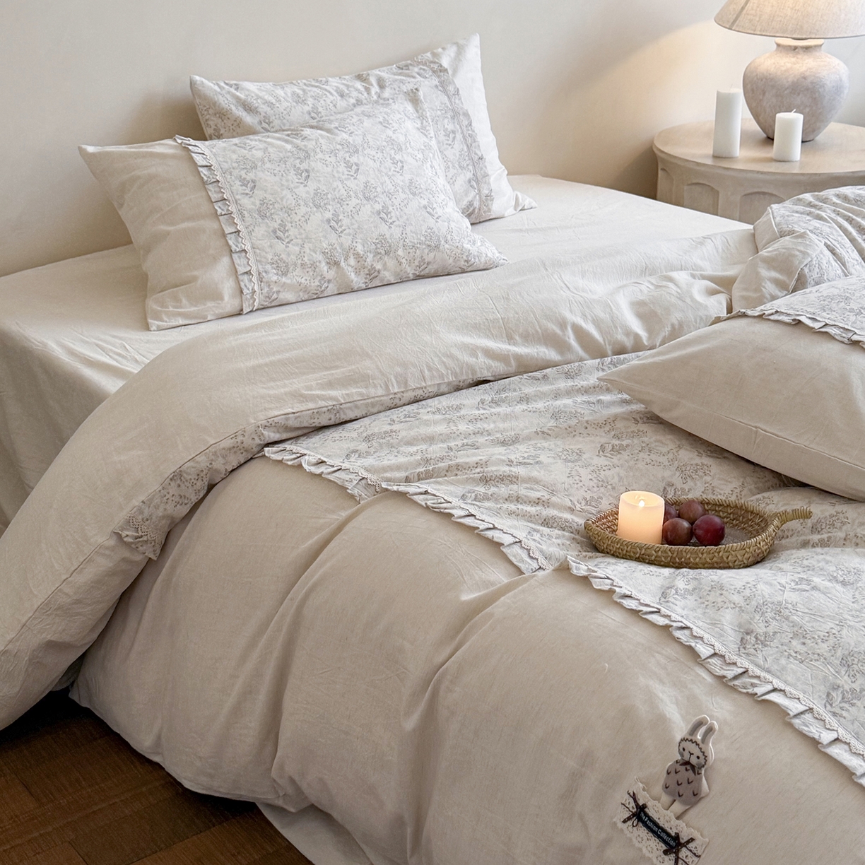 91家纺网 家纺一手货源 找家纺 艾唯希家纺 2026新款A类棉麻小碎花工艺四件套亚麻（控价品）-可可兔系列 可可兔-千幻梦