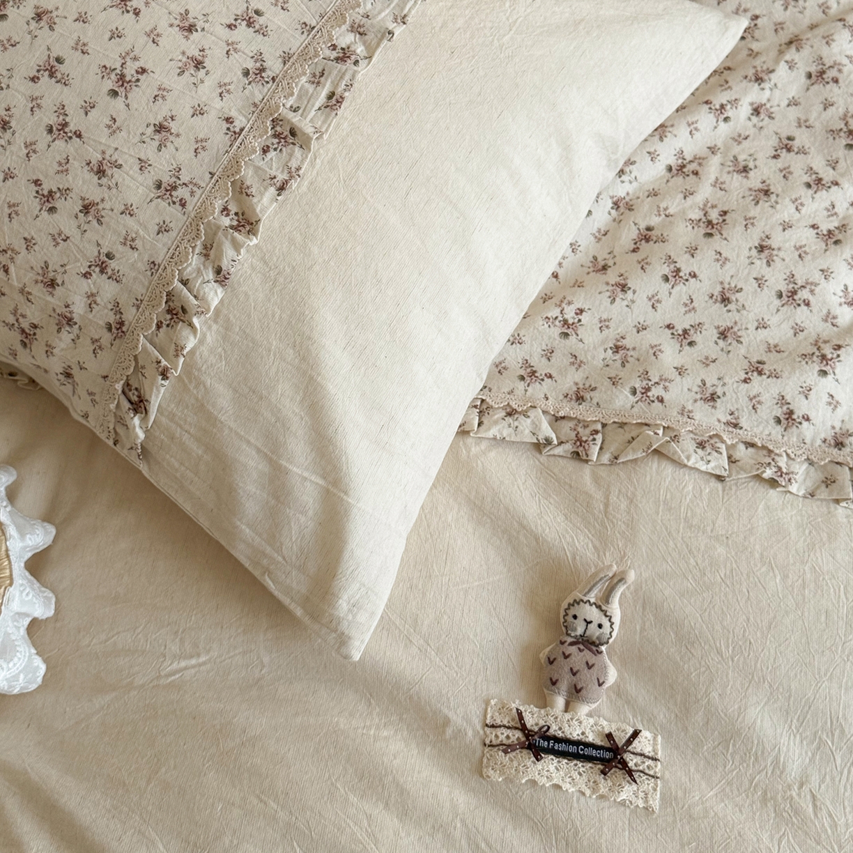 91家纺网 家纺一手货源 找家纺 艾唯希家纺 2026新款A类棉麻小碎花工艺四件套亚麻（控价品）-可可兔系列 可可兔-豆沙花