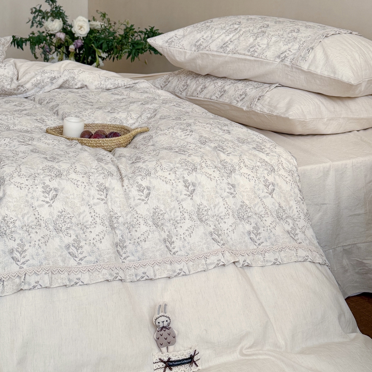 91家纺网 家纺一手货源 找家纺 艾唯希家纺 2026新款A类棉麻小碎花工艺四件套亚麻（控价品）-可可兔系列 可可兔-千幻梦