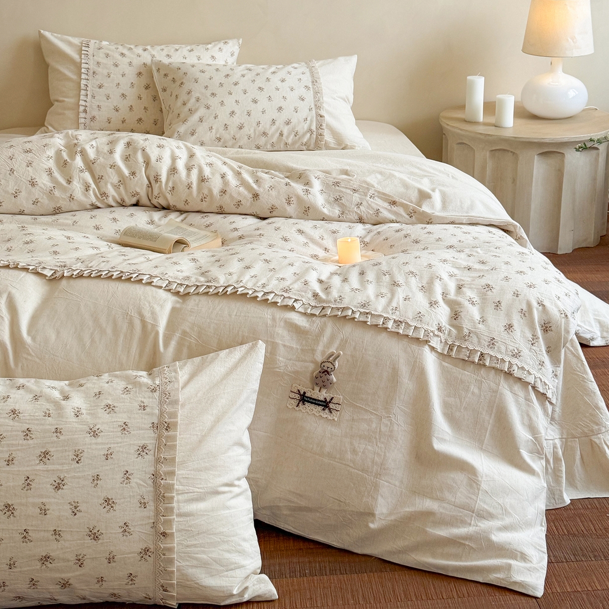 91家纺网 家纺一手货源 找家纺 艾唯希家纺 2026新款A类棉麻小碎花工艺四件套亚麻（控价品）-可可兔系列 可可兔-乡野