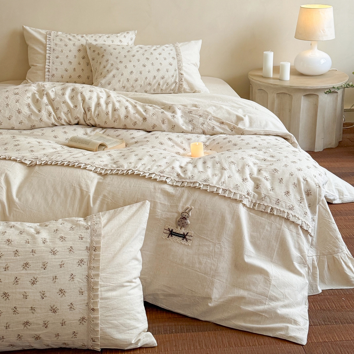 91家纺网 家纺一手货源 找家纺 艾唯希家纺 2026新款A类棉麻小碎花工艺四件套亚麻（控价品）-可可兔系列 可可兔-乡野