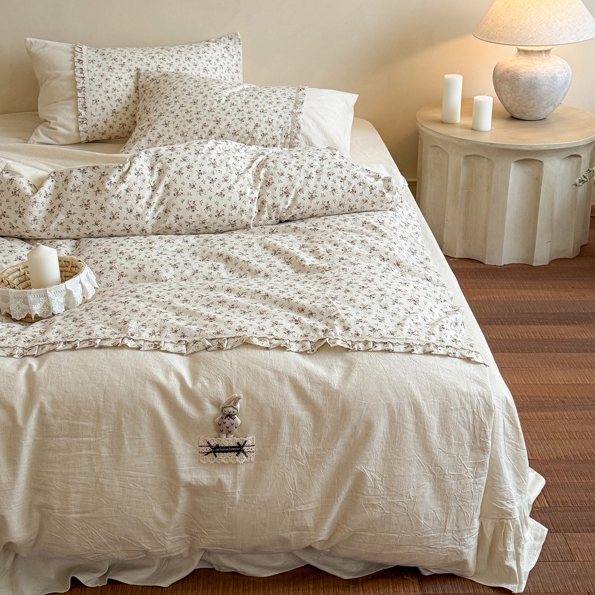 91家纺网 家纺一手货源 找家纺 艾唯希家纺 2026新款A类棉麻小碎花工艺四件套亚麻（控价品）-可可兔系列 可可兔-豆沙花