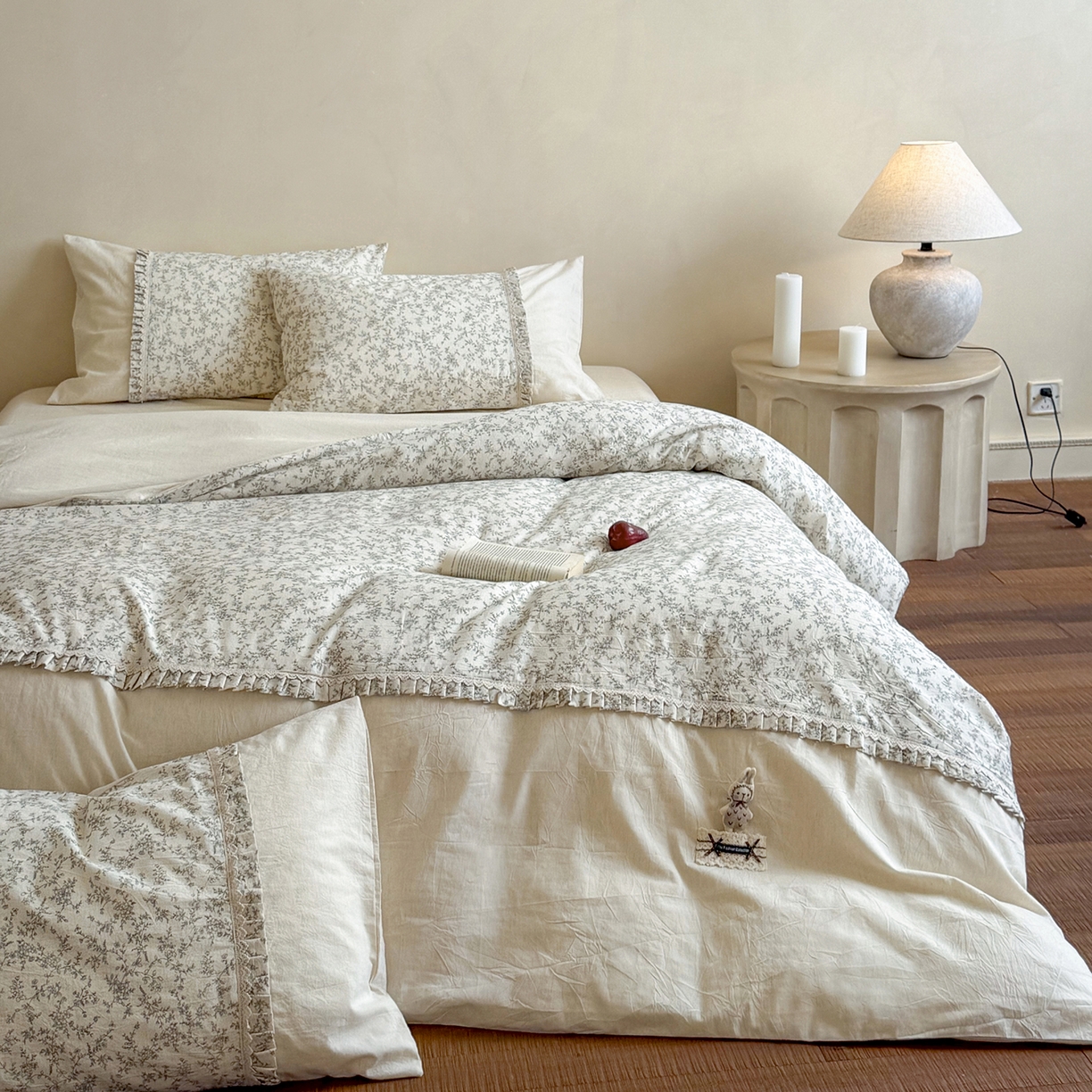 91家纺网 家纺一手货源 找家纺 艾唯希家纺 2026新款A类棉麻小碎花工艺四件套亚麻（控价品）-可可兔系列 可可兔-黑线花