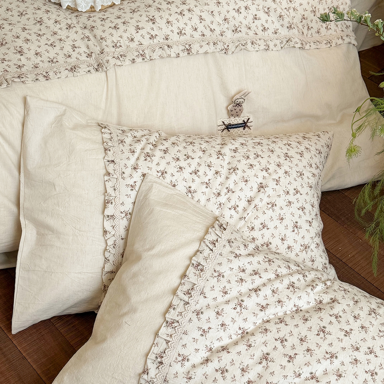 91家纺网 家纺一手货源 找家纺 艾唯希家纺 2026新款A类棉麻小碎花工艺四件套亚麻（控价品）-可可兔系列 可可兔-豆沙花