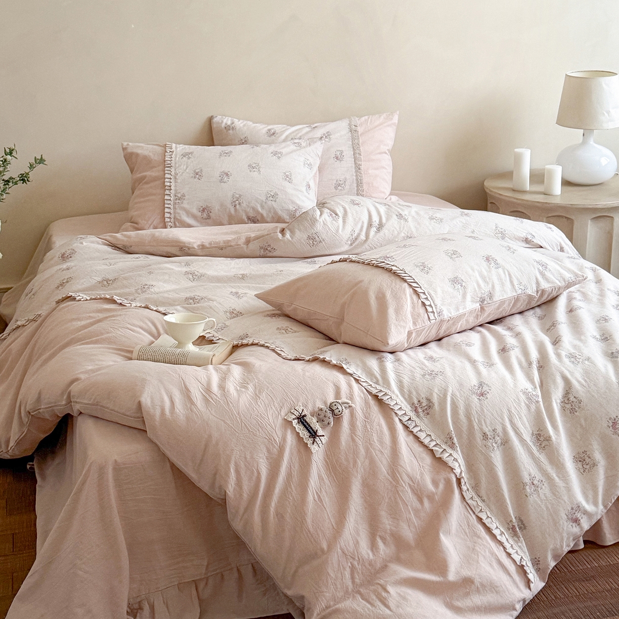 91家纺网 家纺一手货源 找家纺 艾唯希家纺 2026新款A类棉麻小碎花工艺四件套亚麻（控价品）-可可兔系列 可可兔-兔兔点