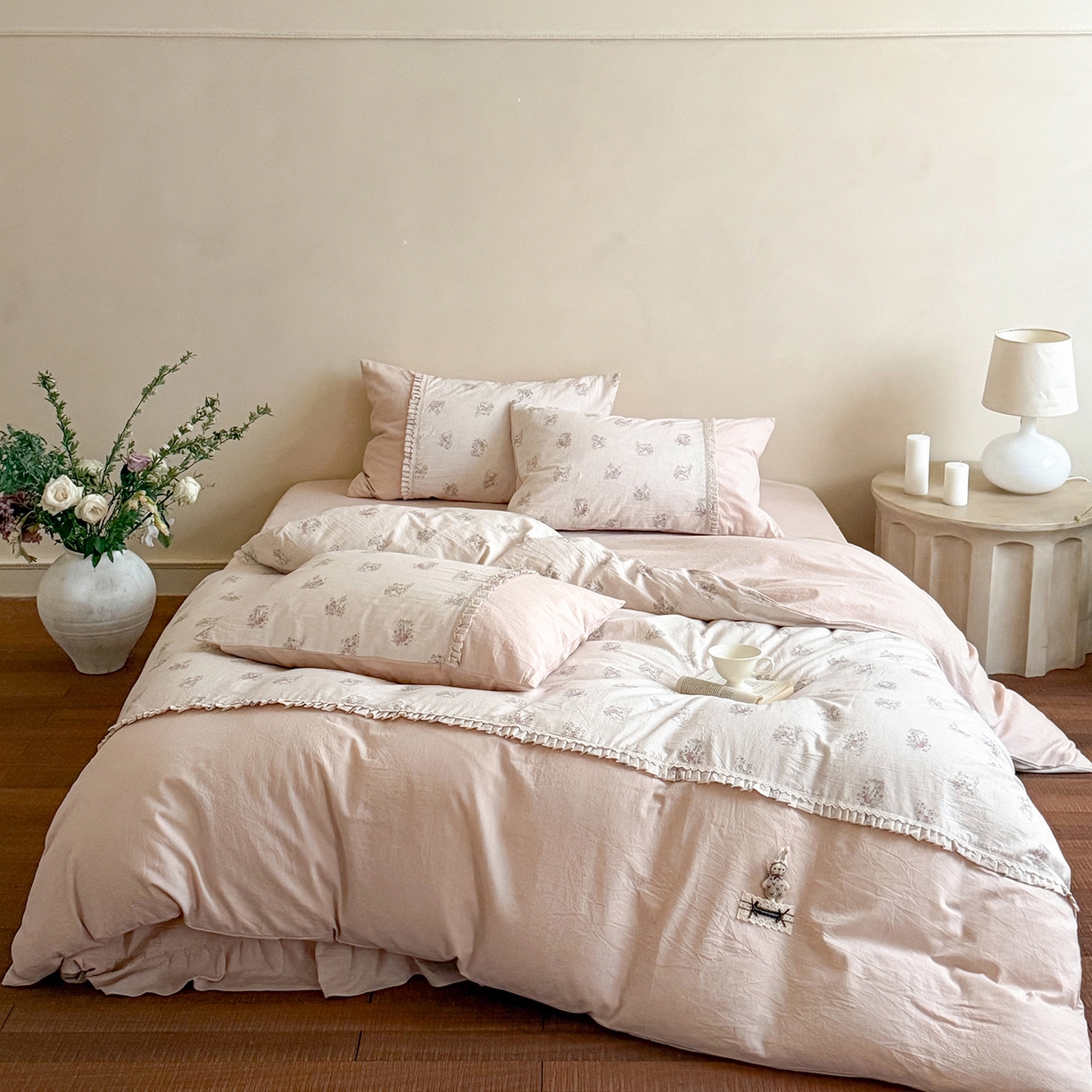 91家纺网 家纺一手货源 找家纺 艾唯希家纺 2026新款A类棉麻小碎花工艺四件套亚麻（控价品）-可可兔系列 可可兔-兔兔点