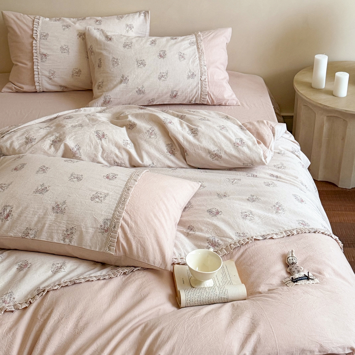 91家纺网 家纺一手货源 找家纺 艾唯希家纺 2026新款A类棉麻小碎花工艺四件套亚麻（控价品）-可可兔系列 可可兔-兔兔点