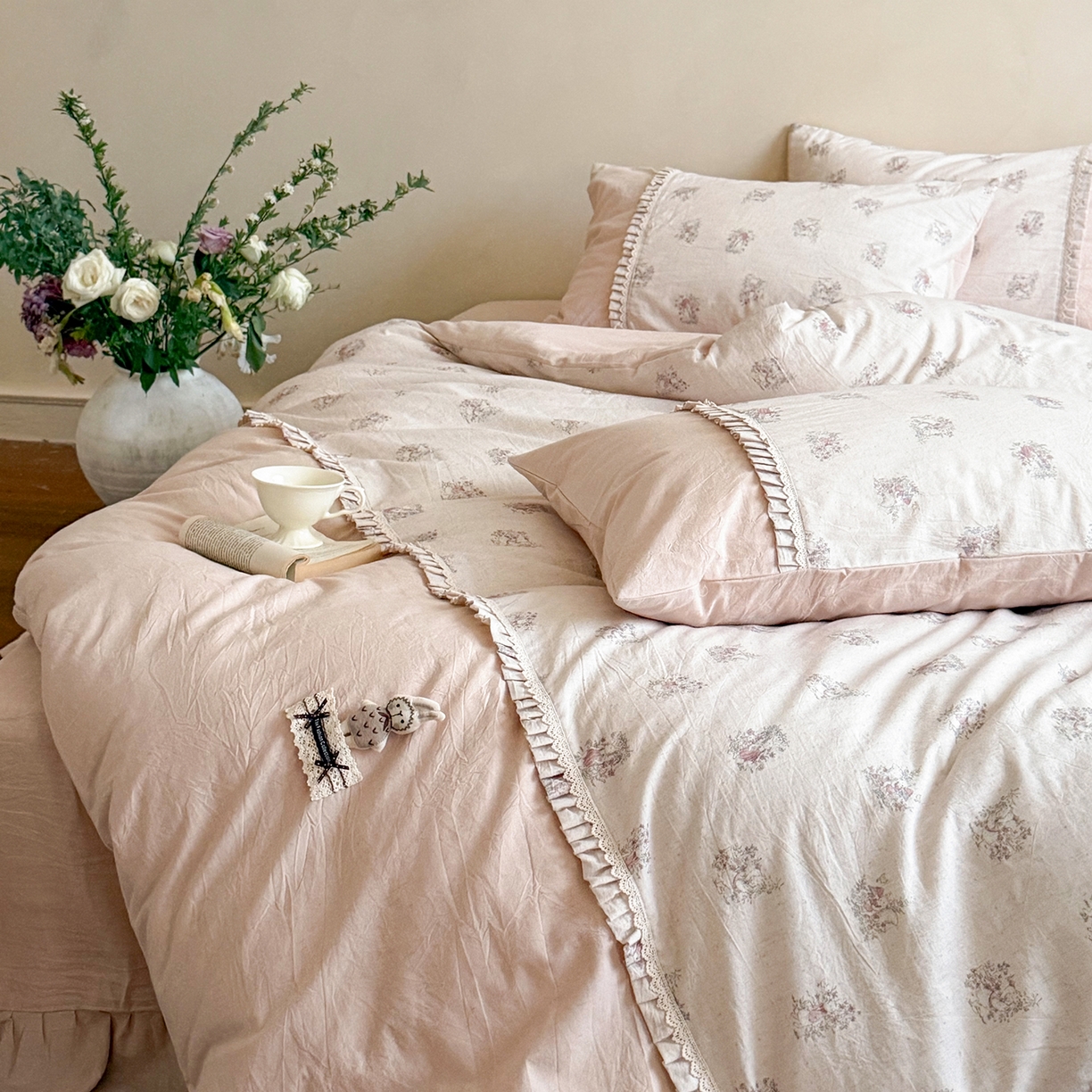 91家纺网 家纺一手货源 找家纺 艾唯希家纺 2026新款A类棉麻小碎花工艺四件套亚麻（控价品）-可可兔系列 可可兔-兔兔点